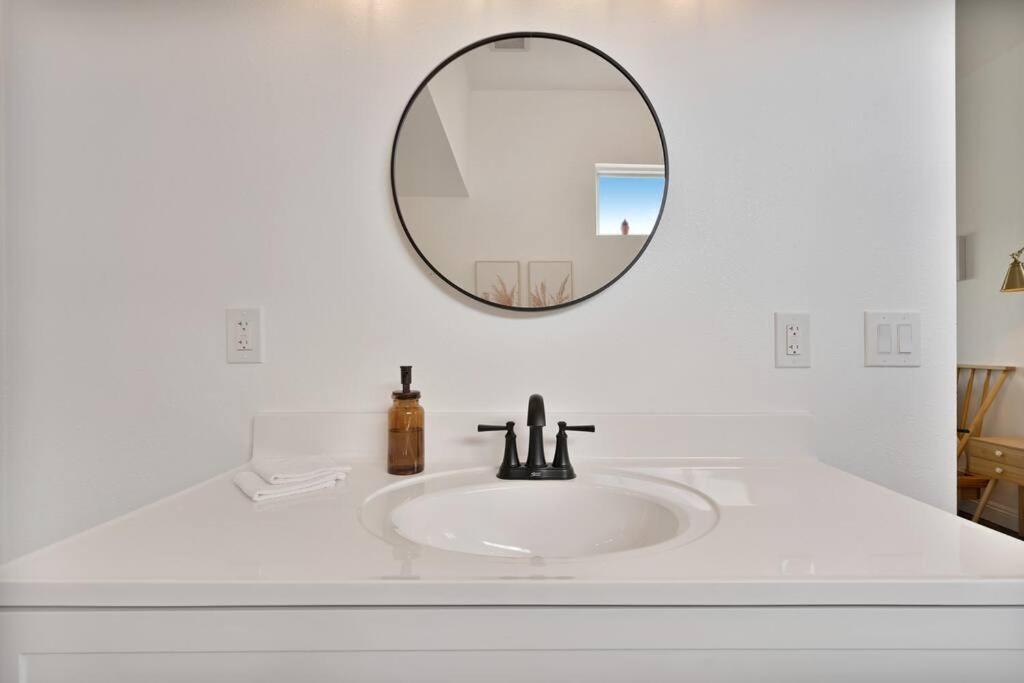 Beautiful Newly Remodeled Home, Near Jt Park Joshua Tree Zewnętrze zdjęcie